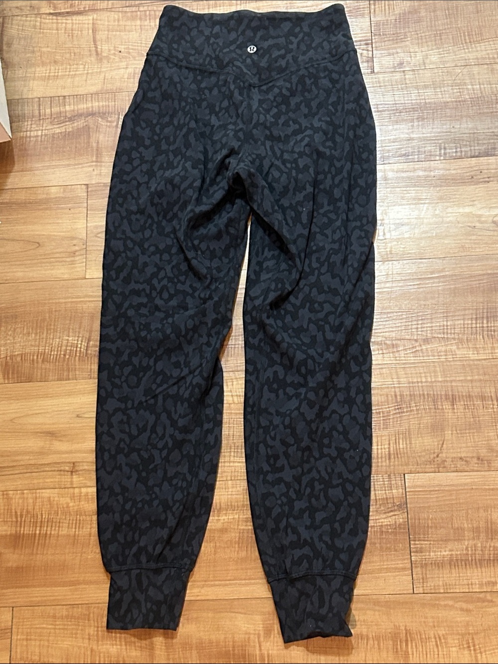 lululemon athletica Black Gray Leopard-Print Track ALIGN JOGGER Joggers Pants 4 - Picture 5 of 6